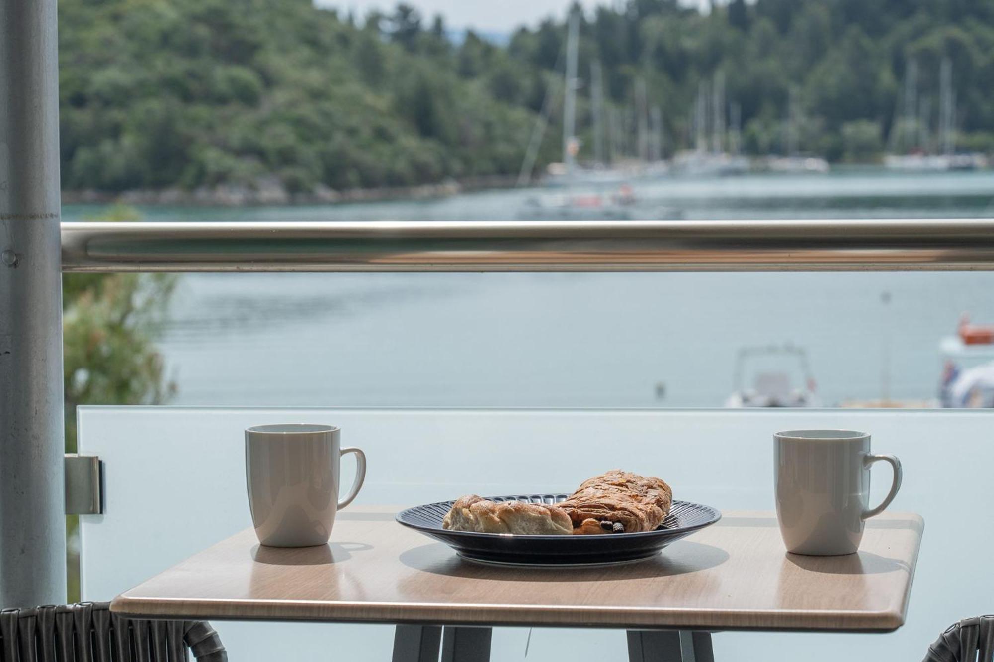 Captain'S Seafront Apartments 니드리 외부 사진